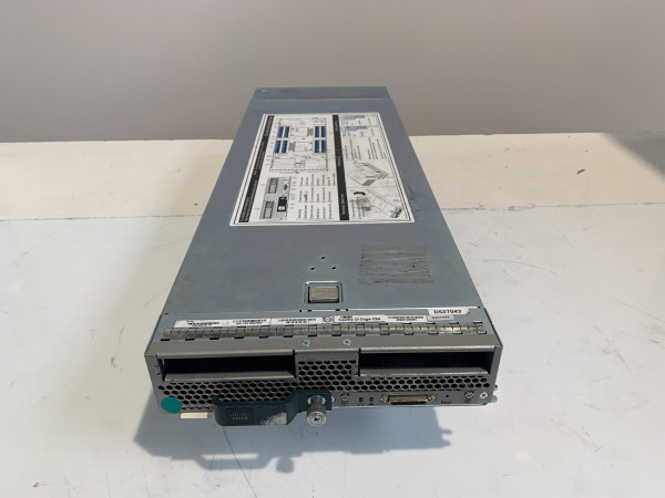 Cisco UCSB-B200-M3 CTO BLADE/CISCO UCS-VIC-M82-8P-mezzanine adapter/2xbays SFF